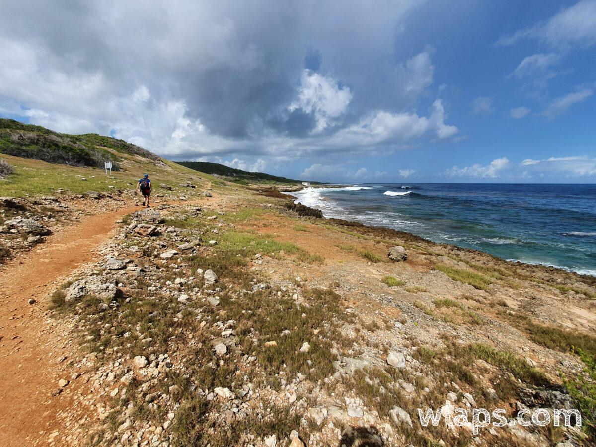 Le chemin est un itinéraire de randonnée guadeloupéen bien tracé, impossible de se perdre