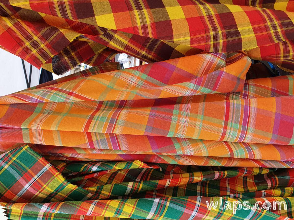 Tissu madras au marché en Guadeloupe