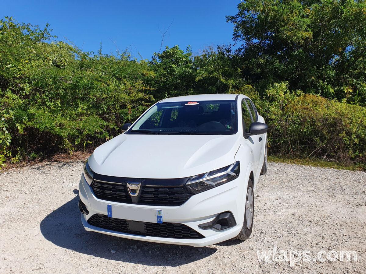 La Dacia Sandéro louée chez Cubix Location en 2023, toujours le meilleur loueur de voitures de Marie-Galante